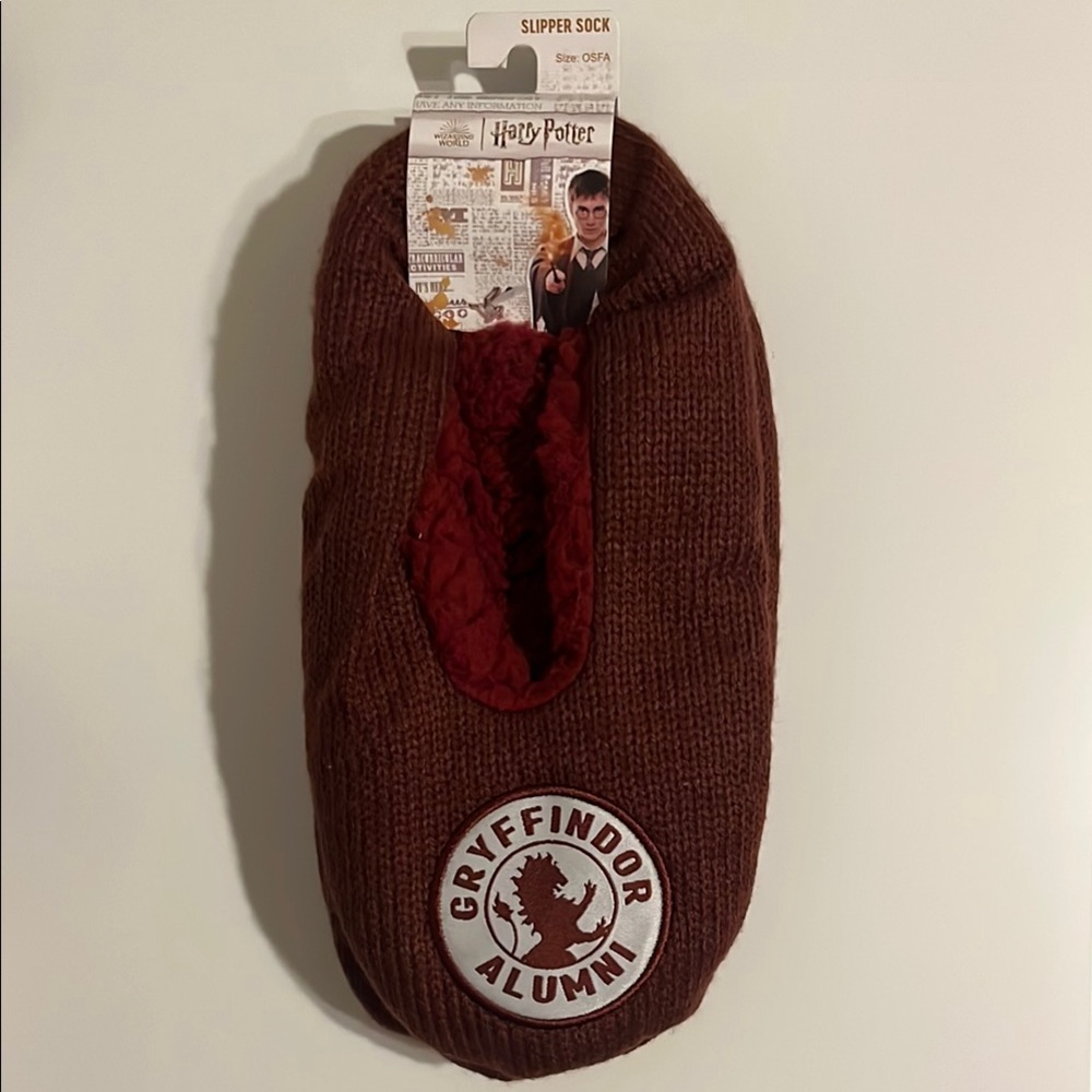 Harry Potter Gryffindor Alumni Patch Slipper Sock Maroon Bioworld Size OSFA - Picture 1 of 5